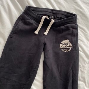 Black roots sweatpants